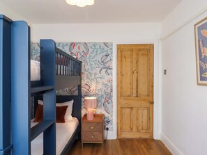 3 bedrooms, individually decorated, individually furnished, free WiFi - The Porthole (Plymouth)