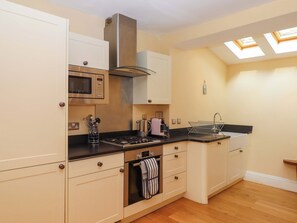 Lave-vaisselle, batterie de cuisine, vaisselle et ustensiles