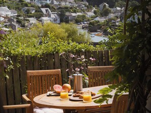 Cottage | Outdoor dining - The Porthole (Plymouth)