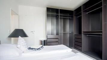 3 Schlafzimmer, BĂŒgeleisen/BĂŒgelbrett, Internetzugang, BettwĂ€sche