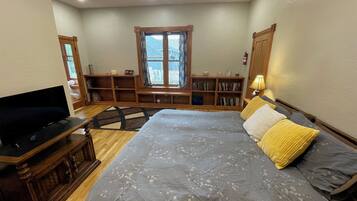 1 dormitorio, tabla de planchar con plancha, wifi y ropa de cama