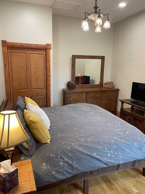 1 bedroom, iron/ironing board, WiFi, bed sheets