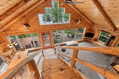 Private beach house in charming Pound on a clear, sandy full rec lake