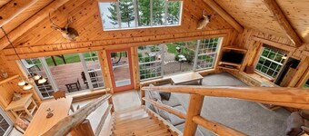 Private beach house in charming Pound on a clear, sandy full rec lake