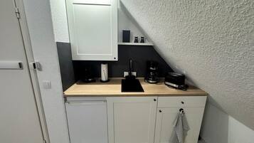 Fridge, stovetop, coffee/tea maker, electric kettle