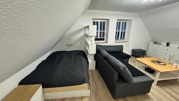 1 bedroom, bed sheets