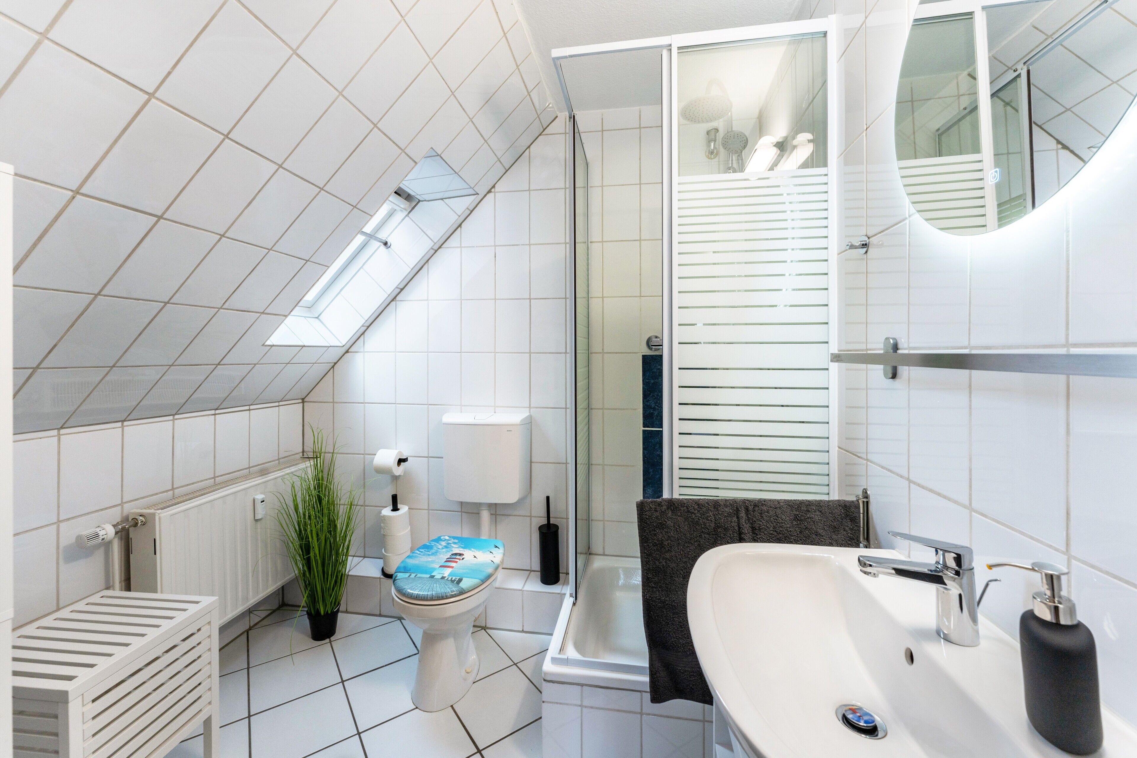 Dusche, Haartrockner, Handtücher