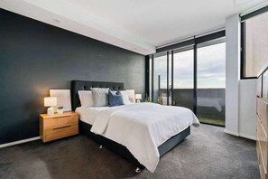 2 bedrooms, desk, iron/ironing board, WiFi