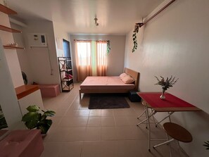 1 bedroom, bed sheets