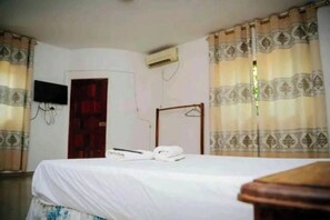 5 Schlafzimmer, Bügeleisen/Bügelbrett, Internetzugang