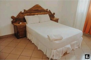 5 habitaciones, tabla de planchar con plancha y acceso a internet