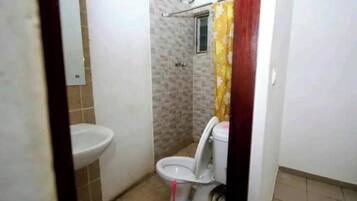 Toallas, jabón, papel de baño