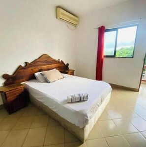 5 Schlafzimmer, Bügeleisen/Bügelbrett, Internetzugang