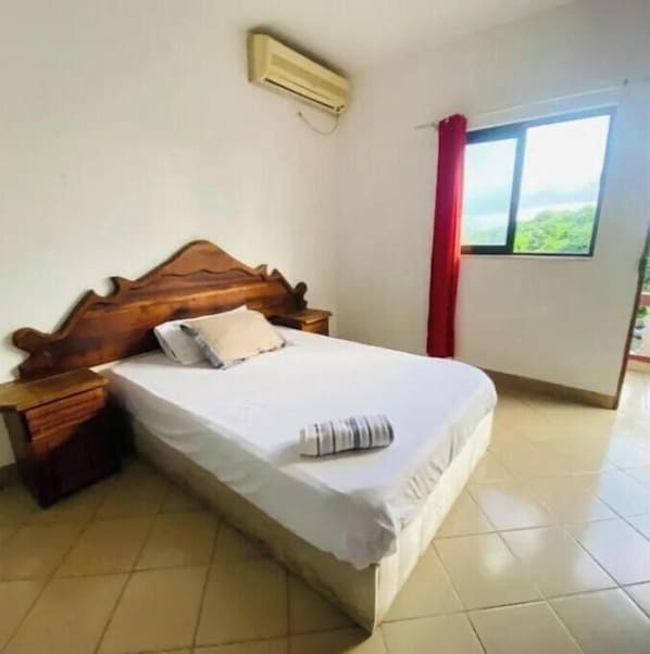 5 bedrooms, iron/ironing board, internet
