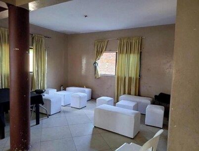 Refúgio Tranquilo com Toques Locais – Ideal para Relaxar e Recarregar