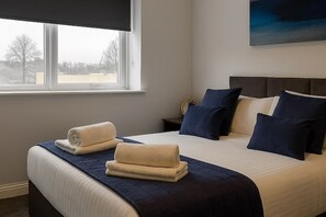 3 makuuhuonetta, silitysrauta/-lauta, ilmainen Wi-Fi, vuodevaatteet