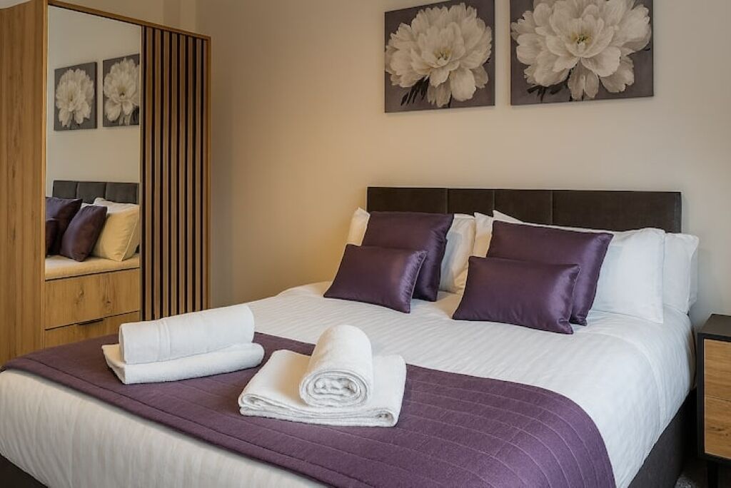 3 bedrooms, iron/ironing board, free WiFi, bed sheets