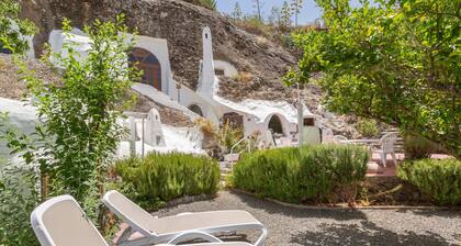 'La Solana' with mountain views, private garden and Wi-Fi