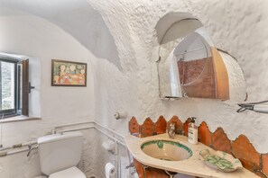 Shower, hair dryer, towels - 'La Solana' with mountain views, private garden and Wi-Fi (Gáldar)