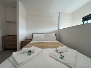 1 slaapkamer, een strijkplank/strijkijzer, wifi, beddengoed