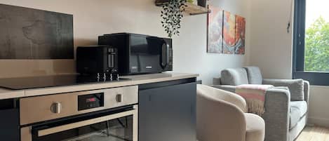 Microondas, horno, placa de cocina, lavavajillas