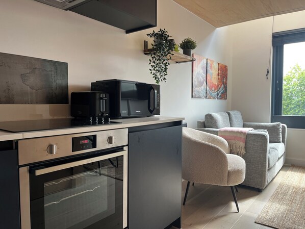 Micro-ondes, four, plaque de cuisson, lave-vaisselle