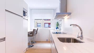 Apartment (2 Bedrooms) | Eigene Küche | Kühlschrank, Mikrowelle, Ofen, Herdplatte