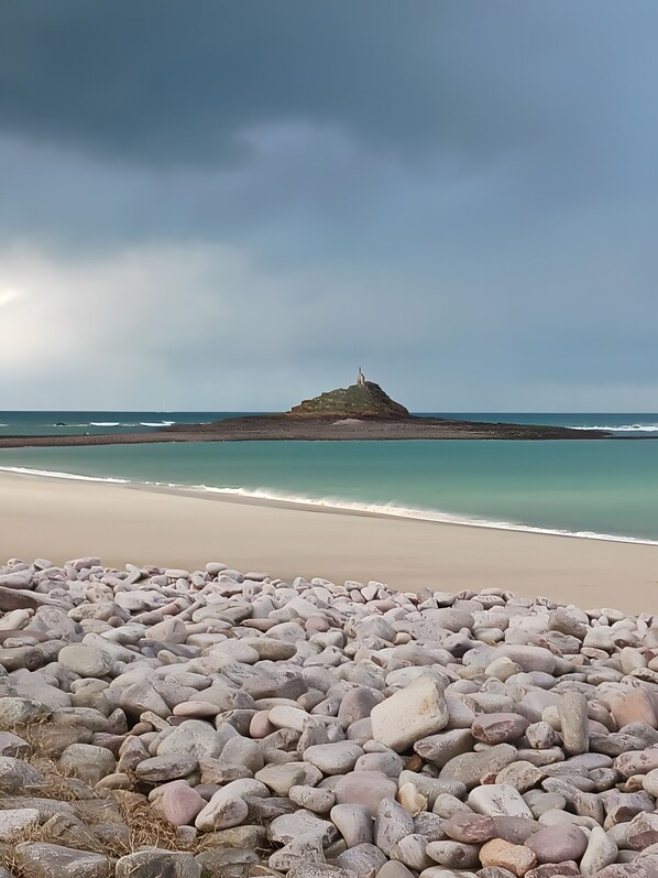 Una spiaggia nelle vicinanze