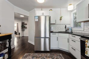 Frigorífic, microones, forn i placa de cuina 