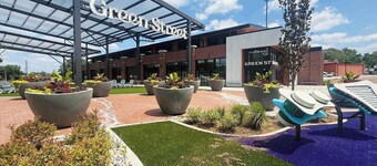 Sleeps 8_KingBeds_Walkable to Downtown Lees Summit