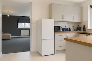 Refrigerador, microondas, horno, tetera/pava eléctrica