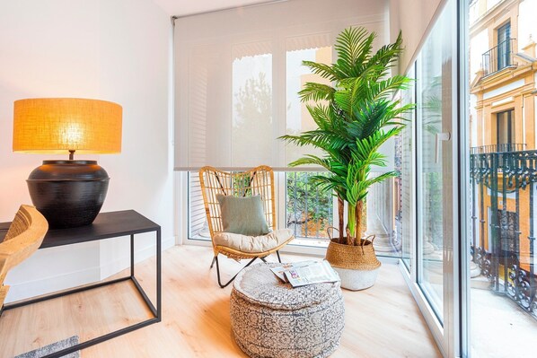 Lejlighed (3 Bedrooms) | Balkon