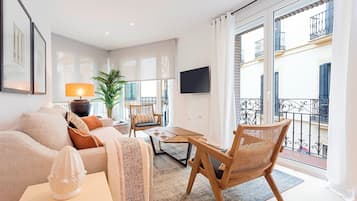 Appartement (3 Bedrooms) | Woonruimte | Een televisie