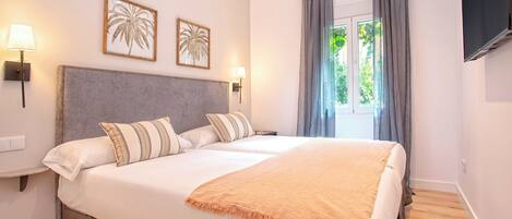 อพาร์ทเมนท์ (3 Bedrooms) | เตารีด/โต๊ะรีดผ้า, Wi-Fi ฟรี, ผ้าปูที่นอน