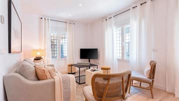 Departamento (3 Bedrooms) | Sala de estar | Televisión