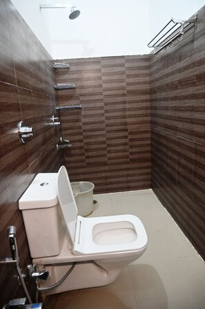 Deluxe Double Room | Bathroom | Shower, free toiletries, towels - Bzoie heritage  (Dehradun)