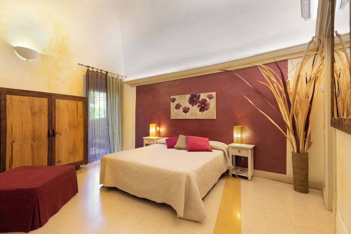 Minibar, free cribs/infant beds, free WiFi, bed sheets