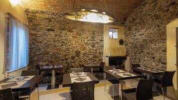 TĂ€gliches inbegriffenes FrĂŒhstĂŒcksbuffet