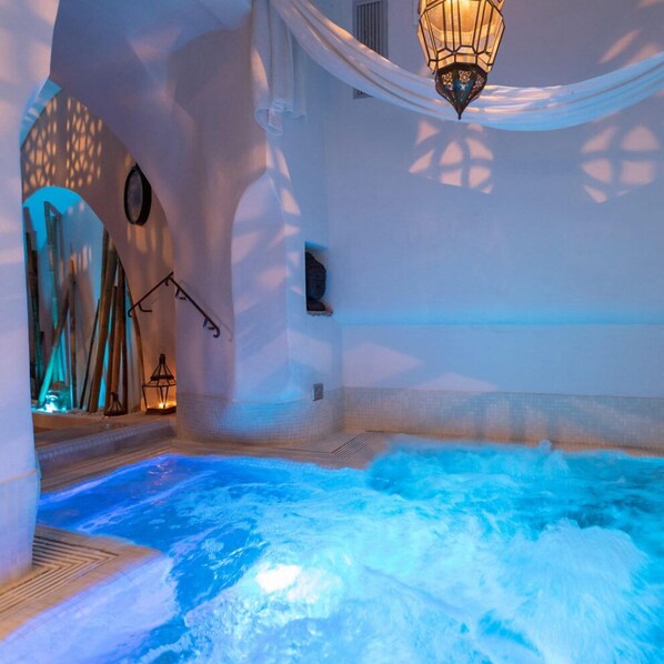 Sauna, Whirlpool, Dampfbad, Massageanwendungen