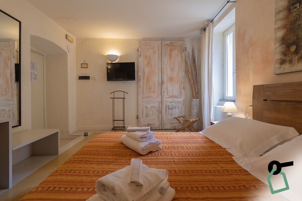 Tweepersoonskamer | Een minibar, gratis babybedden, gratis wifi, beddengoed