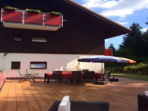 Outdoor dining - Apartment '3' with Shared Terrace, Balcony and Wi-Fi (Dachsberg (Südschwarzwald))