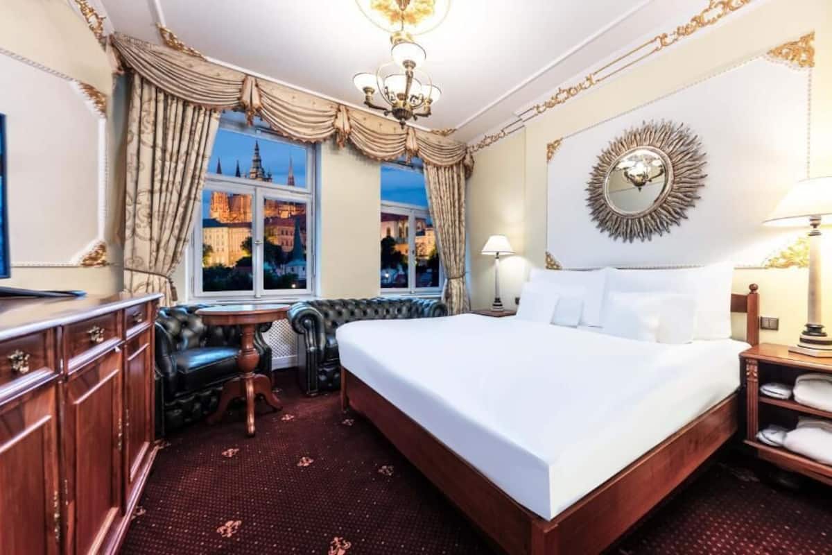 Royal Quadruple Room | Hypo-allergenic bedding, minibar, in-room safe, desk