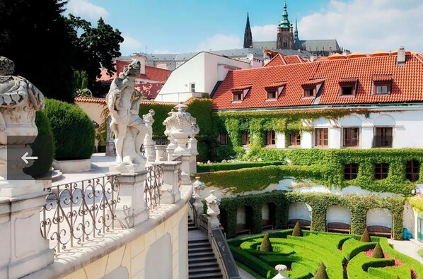 Premium bedding, minibar, in-room safe, desk - Hotel General Old Town Prague (Prague)