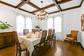 House | 4 bedrooms - 1926 Mediterranean Home With Heated Pool Sleeps 12 (West Palm Beach)