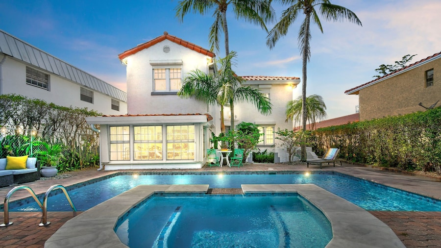 1926 Mediterranean Home With Heated Pool Sleeps 12