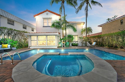 1926 Mediterranean Home With Heated Pool Sleeps 12