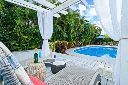 NEW Home w Guest Suite Pool Near PGA Beach