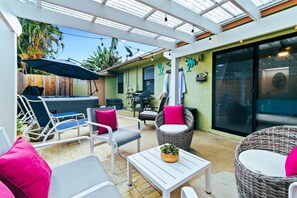 House | 4 bedrooms - Luxury Sleeps 12 Kings Pool 2 Hot Tubs (Palm Beach Gardens)