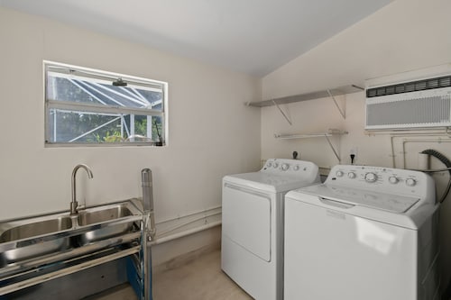 What s So Addictive About This Green House