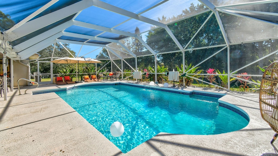 What s So Addictive About This Green House